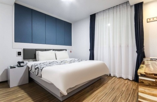 Dong-Gu Hotel | Eco-Friendly Gwangju Chungjangro S Hotel with Hot Tub