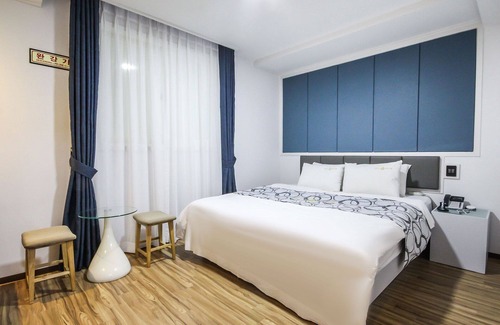 Dong-Gu Hotel | Eco-Friendly Gwangju Chungjangro S Hotel with Hot Tub