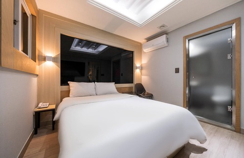 Gwangju Hotel | Explore Gwangju: Eco-Friendly Stay with Breakfast Included
