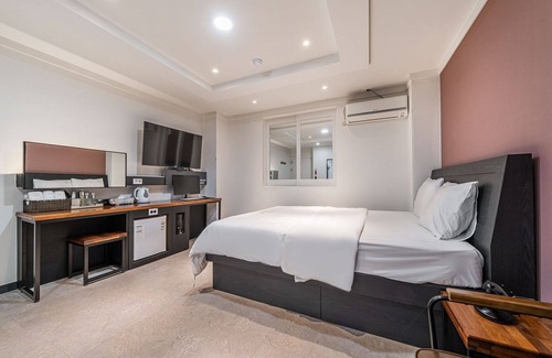 Gwangmyeong Hotel | Eco-Friendly Stay at Gwangmyeong Sum with Breakfast Included
