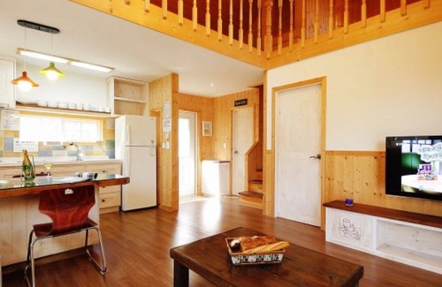 Gwangyang House | Eco-Friendly Gwangyang Hajo Country Pension with Breakfast