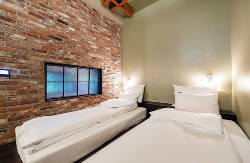 Gwangyang Hotel | Eco-Friendly Comfort at Gwangyang Harbor Bridge Hotel