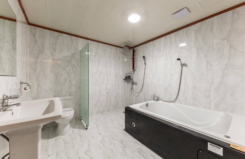 Suncheon Hotel | Eco-Friendly Retreat at Gwangyang Picasso with Hot Tub