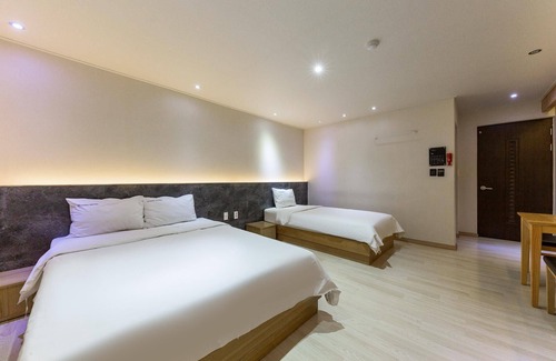 Suncheon Hotel | Eco-Friendly Retreat at Gwangyang Picasso with Hot Tub