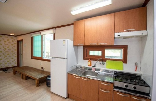 Gwangyang House | Eco-Friendly Gwangyang Polaris Pension with Kitchen & Breakfast