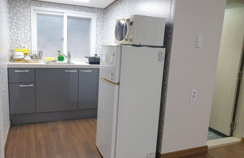 Gwangyang House | Eco-Friendly Gwangyang Sandalbaengi Pension with Breakfast