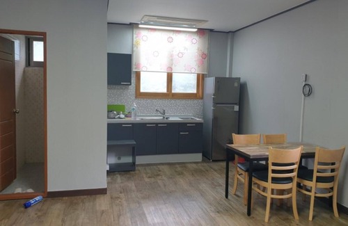 Gwangyang House | Eco-Friendly Gwangyang Sandalbaengi Pension with Breakfast
