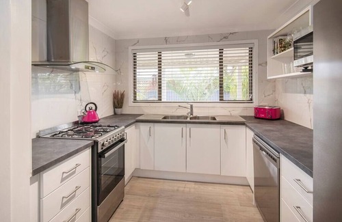 Busselton House | Quaint Gwen's Hidden Gem in Busselton Central Awaits