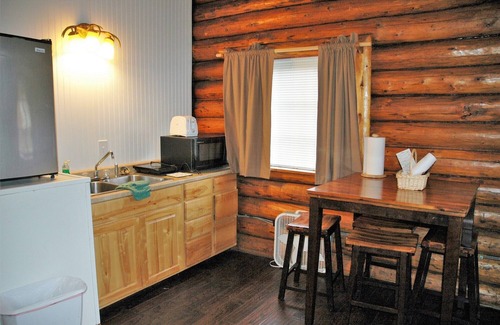 Cooper Landing Cabin | Discover Comfort at Gwin's Lodge Aspen Cabin #10
