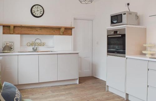 Trimsaran House | Discover Gwylfa: Pet-Friendly Retreat with 9.2/10 Rating