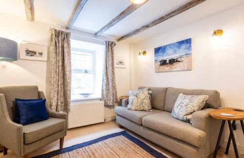 Newport House | Experience Gwylfa: Pet & Child Friendly with 10/10 Rating