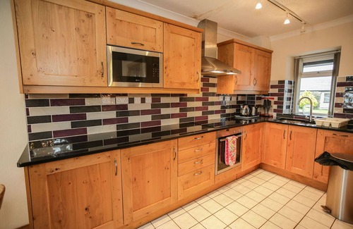 Rhyd-y-clafdy Cottage | GWYNANT Cottage: Cozy Retreat for 4 with Child-Friendly Amenities