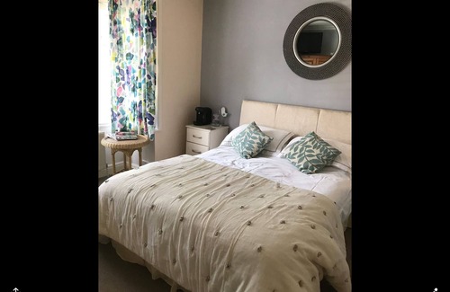 Egloshayle House | Discover Gwynarth B&B: Guest Rated 9/10 with Breakfast