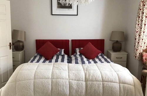 Egloshayle House | Discover Gwynarth B&B: Guest Rated 9/10 with Breakfast