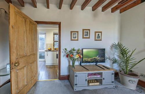 Cwmtirmynach House | Gwynfryn: Pet-Friendly 4-Star Retreat with Great Reviews
