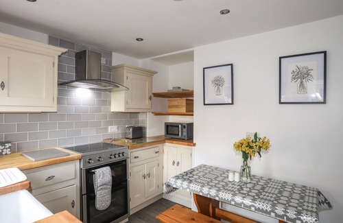 Llanystumdwy Cottage | GWYNLE - Romantic Getaway with Oceanfront Garden Views