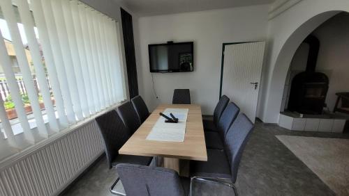 Vonyarcvashegy Apartment | Pet-Friendly Gyöngyike Apartmanház with Oceanfront Views
