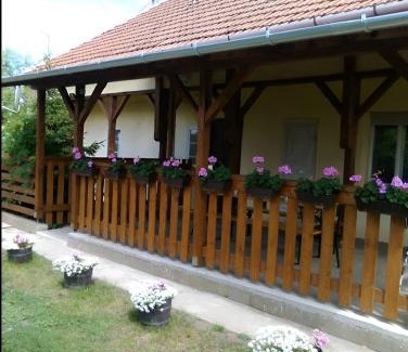 Poroszlo Apartment | Gyümölcsös Vendégház, Poroszló, Tisza-tó - Fruit Orchard Guest House, Poroszló, Lake Tisza