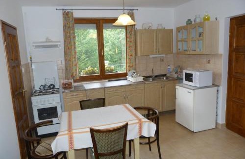 Debrecen Apartment | Guest Favorite Gyümölcsöskert Szálláshely with Breakfast & Pets