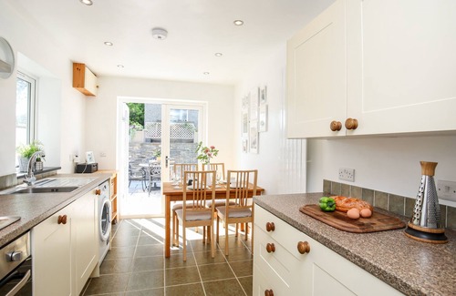 Llanystumdwy Cottage | Cozy GYDA'R LLIF: Pet-Friendly Cottage in Criccieth
