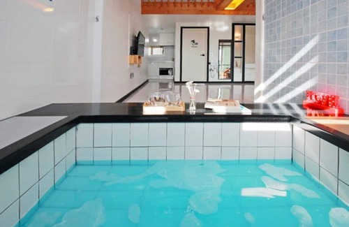 Gyeongju House | Eco-Friendly Gyeongju Alice Pension with Hot Tub & Breakfast