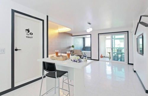 Gyeongju House | Eco-Friendly Gyeongju Alice Pension with Hot Tub & Breakfast
