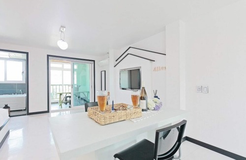 Gyeongju House | Eco-Friendly Gyeongju Alice Pension with Hot Tub & Breakfast