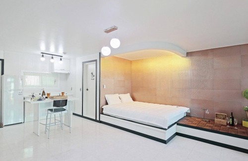 Gyeongju House | Eco-Friendly Gyeongju Alice Pension with Hot Tub & Breakfast