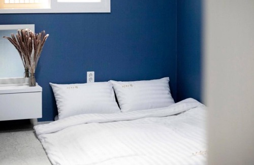 Gyeongju House | Eco-Friendly Gyeongju Arayard Pension with Pool & Breakfast