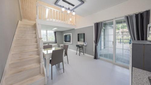 Gyeongju House | Artistic Haven: Gyeongju Pension with Pool & Family-Friendly Fun