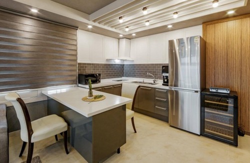 Gyeongju House | Eco-Friendly Gyeongju Blue 21 Pool Villa with Hot Tub
