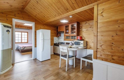 Gyeongju House | Eco-Friendly Gyeongju Blue 21 Pool Villa with Hot Tub