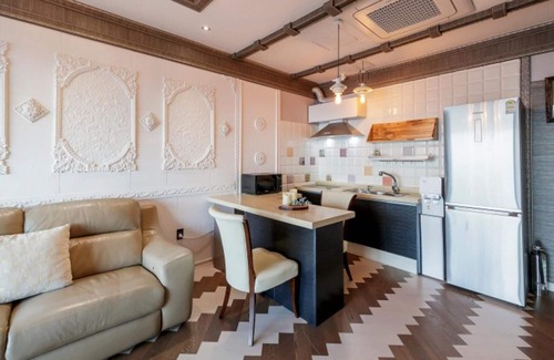 Gyeongju House | Eco-Friendly Gyeongju Blue 21 Pool Villa with Hot Tub