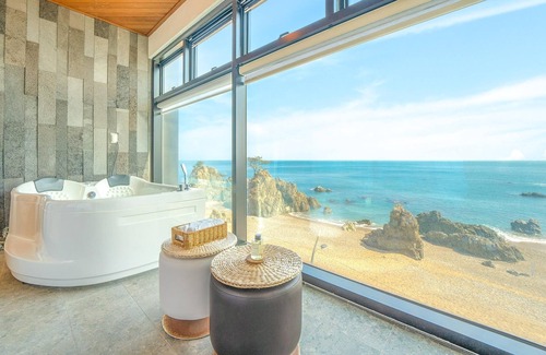 Gyeongju House | Gyeongju Blue21 Poolvilla: Top-Rated Family Getaway