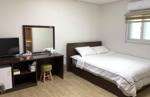 Gyeongju Hotel | Eco-Friendly Gyeongju Bulguksa Roamers Stay - 10/10 Rated