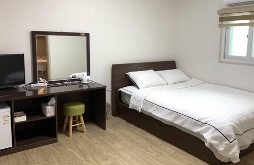 Gyeongju Hotel | Eco-Friendly Gyeongju Bulguksa Roamers Stay - 10/10 Rated