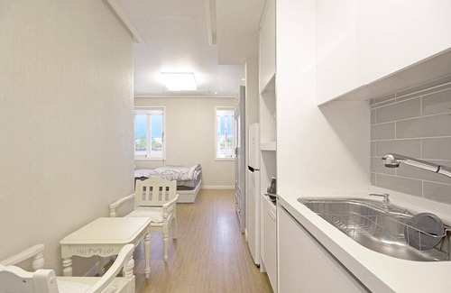 Gyeongju House | Family-Friendly Gyeongju Casting Pension with Kitchen Access