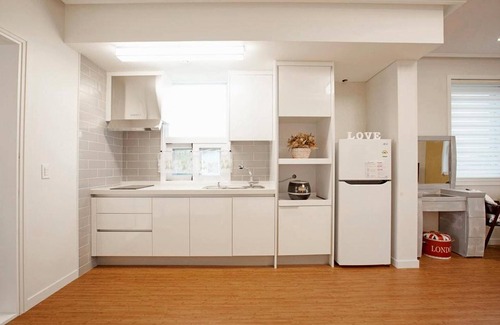 Gyeongju House | Family-Friendly Gyeongju Casting Pension with Kitchen Access