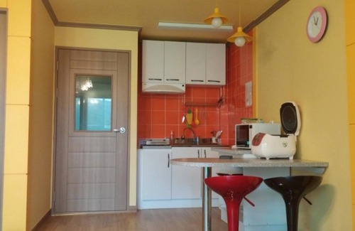 Gyeongju House | Eco-Friendly Gyeongju Central Park Pension with Pool & Breakfast
