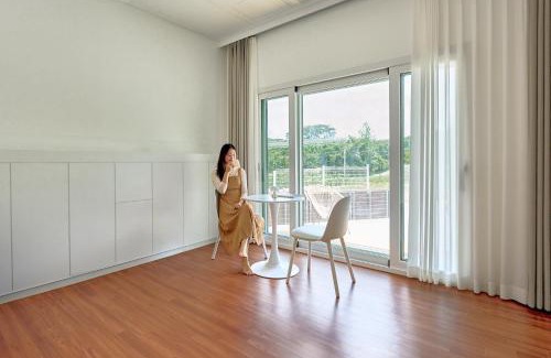 Gyeongju House | Relaxing Ocean View at Gyeongju Charm Pension Resort