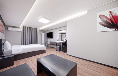 Gyeongju Hotel | Eco-Friendly Gyeongju Coza Hotel with Hot Tub & Breakfast