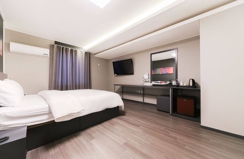 Gyeongju Hotel | Eco-Friendly Gyeongju Coza Hotel with Hot Tub & Breakfast