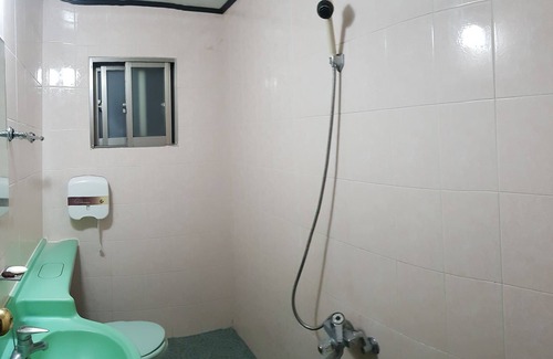 Gyeongju Hotel | Budget-Friendly Gyeongju Dongsung Youthtel with Breakfast
