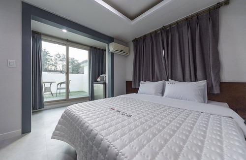 Gyeongju Hotel | Eco-Friendly Gyeongju Haedameun Hotel with Hot Tub & Breakfast