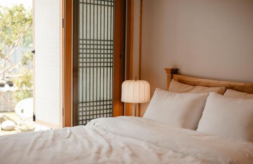 Gyeongju House | Discover Gyeongju Hanok Sohwa: 4-Star Family-Friendly Stay