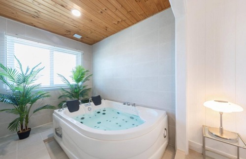 Gyeongju House | Relax at Gyeongju Insta SPA Pension with Pool & Breakfast