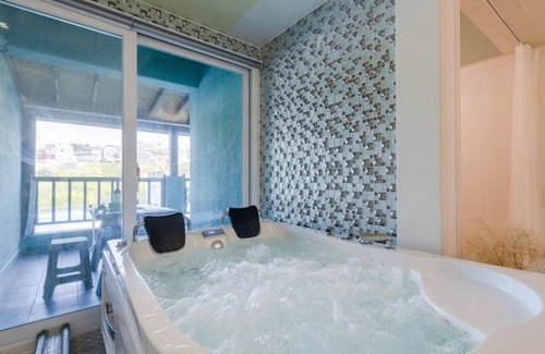 Gyeongju House | Gyeongju J-the Garden Pension: Family-Friendly Retreat with Pool