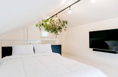 Gyeongju House | Gyeongju J-the Garden Pension: Family-Friendly Retreat with Pool