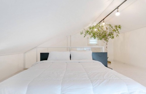 Gyeongju House | Gyeongju J-the Garden Pension: Family-Friendly Retreat with Pool