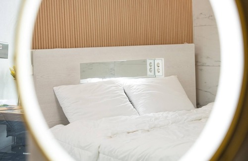 Gyeongju House | Family-Friendly Gyeongju Joypoolvilla with Pool and Kitchen